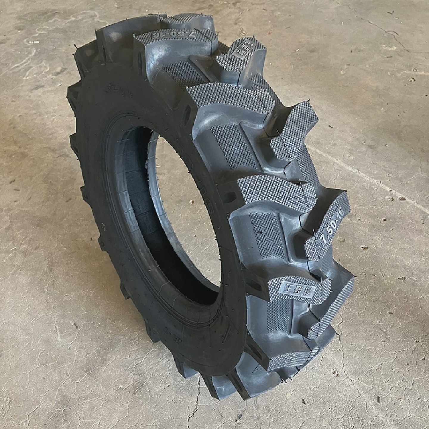拖拉机人字形轮胎600-12650750-168.3-209.5-2411.212.4-28