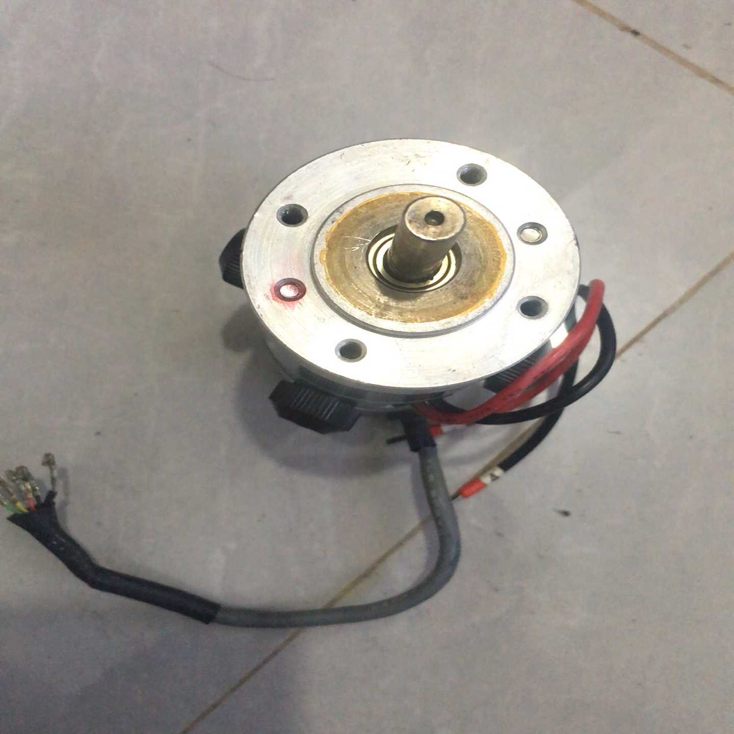 R02MAKOE安川直流祠服电机，拆机的，通电正常，成色如图【鑫