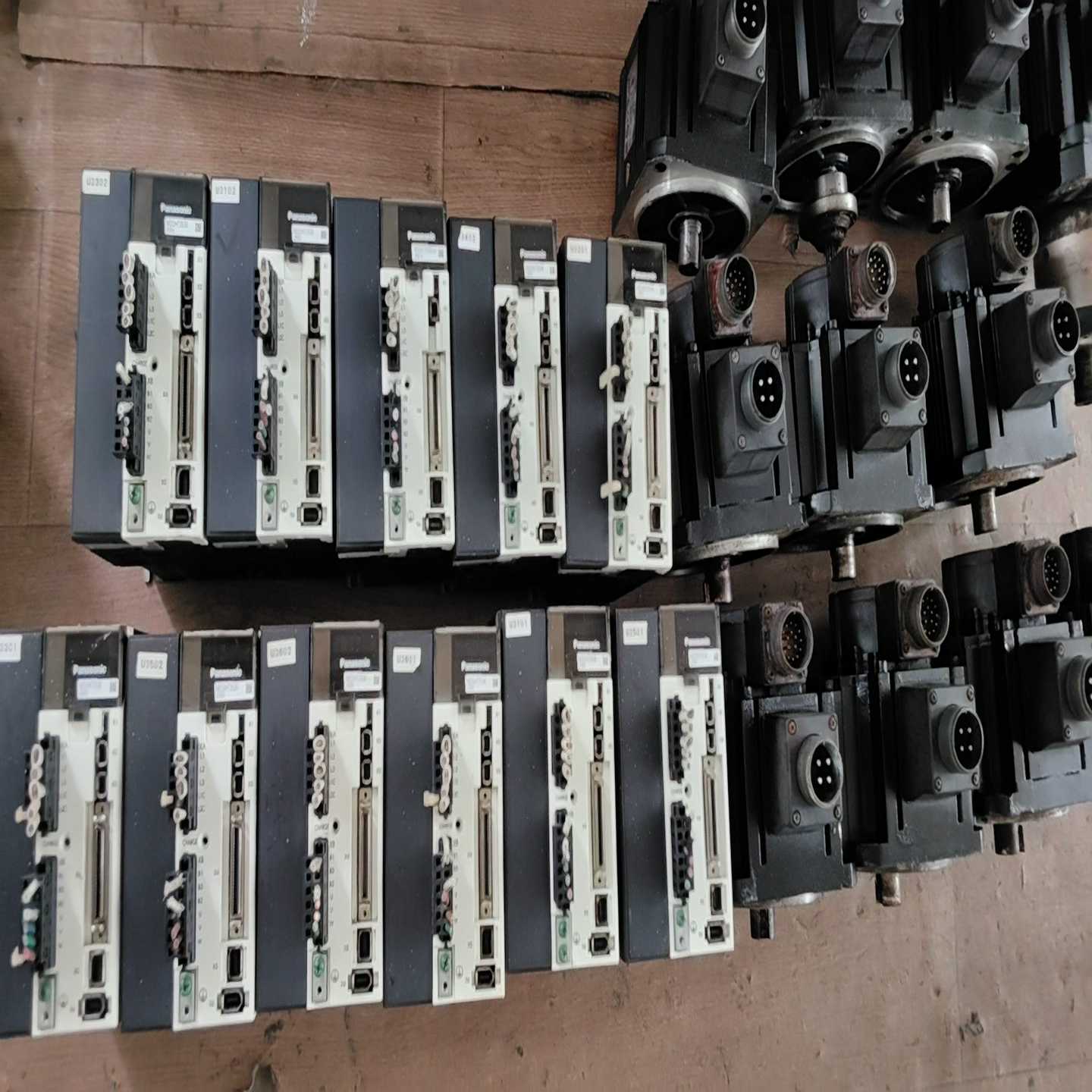 松下MDDHT3530/MDME102GCGM伺服电机多套功--议价商品