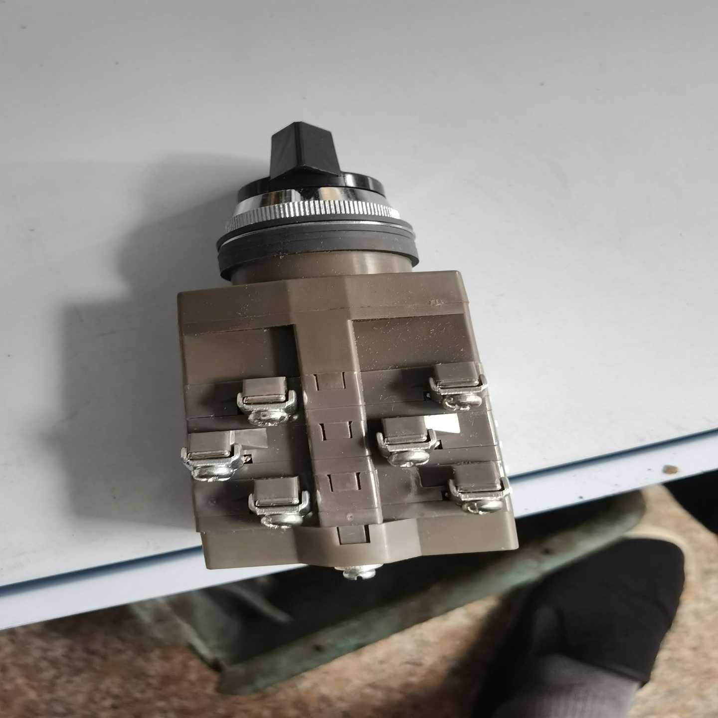 IDEC和泉旋转开关ACSN0-364-Y2B-C3004~询价