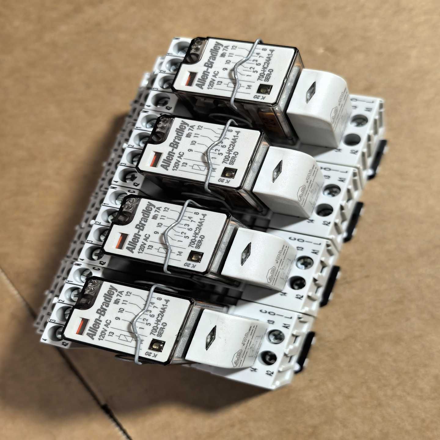 AB罗克韦尔继电器700-HC24A1-4、底座700-询价