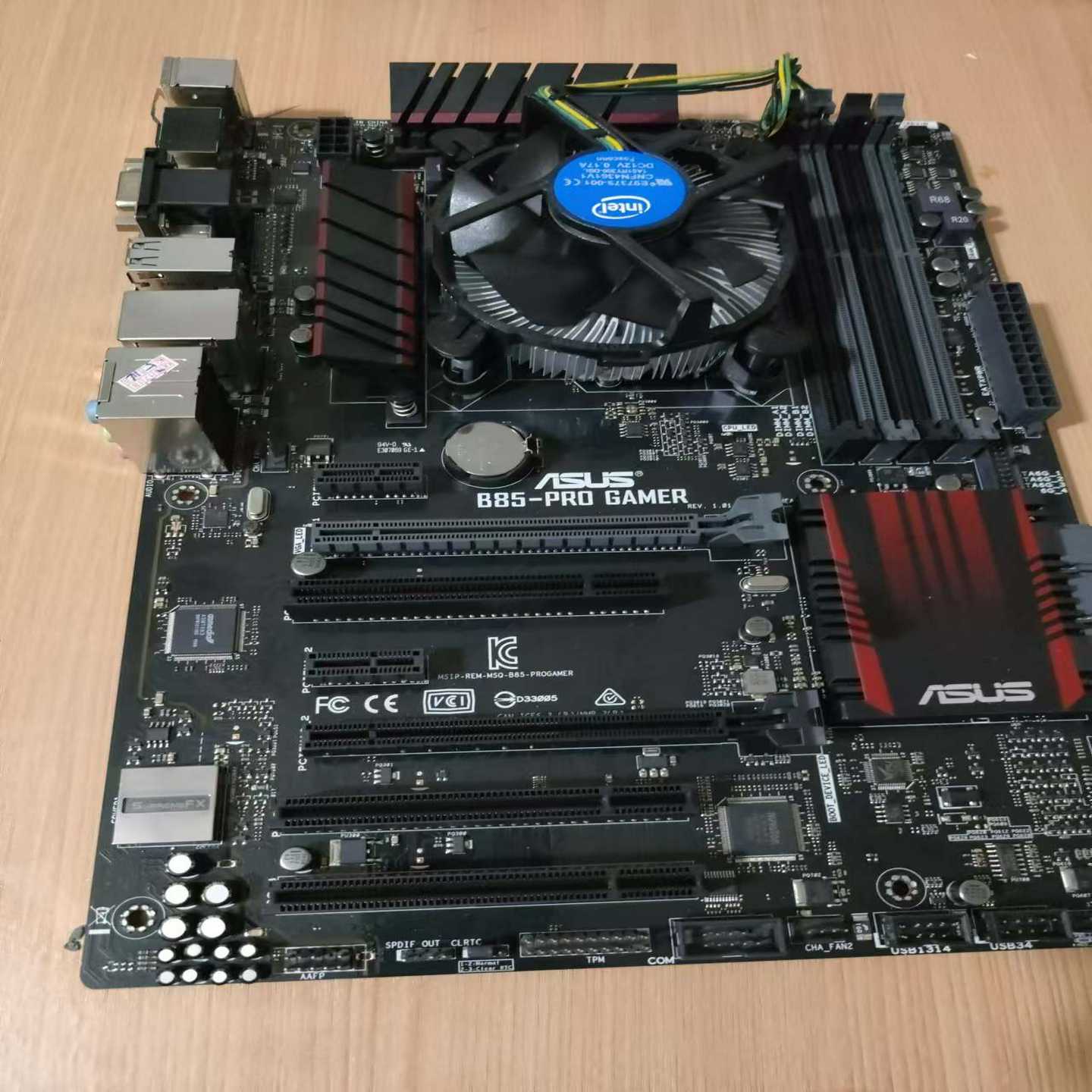 议价b85pro-gamer外带个260cpu，成色好功能适用