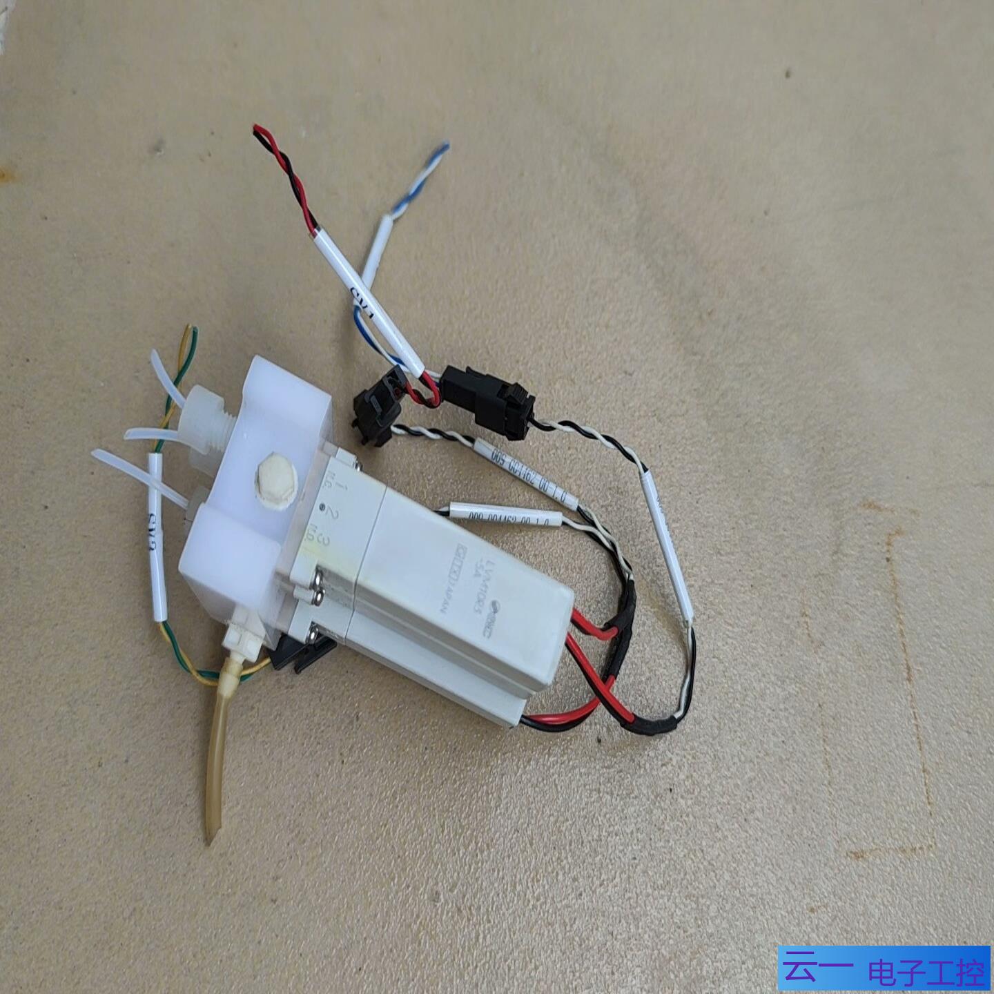 LVM105R-5A和LVM10R3-5A共三枚连体价电磁；议价