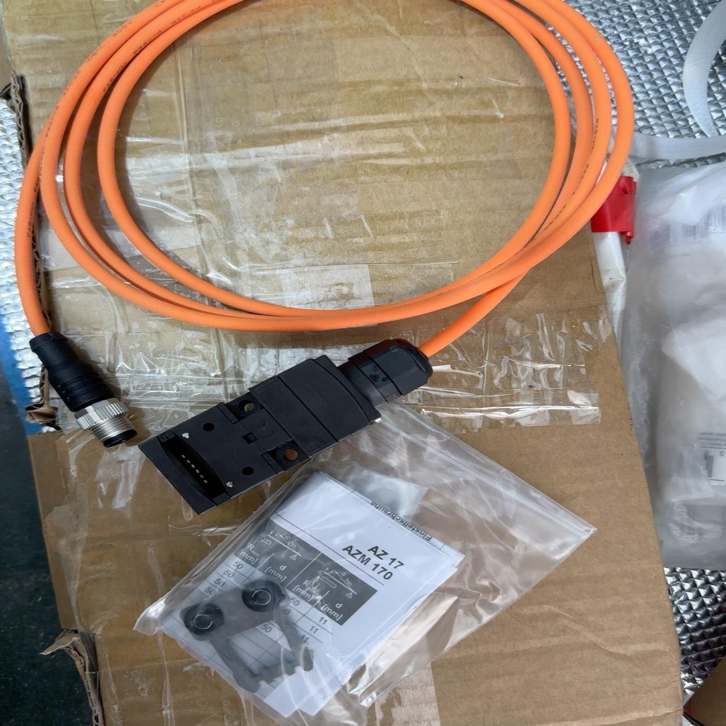 SCHMERSRL限位开关AZ17-02ZK加插销一套，询价