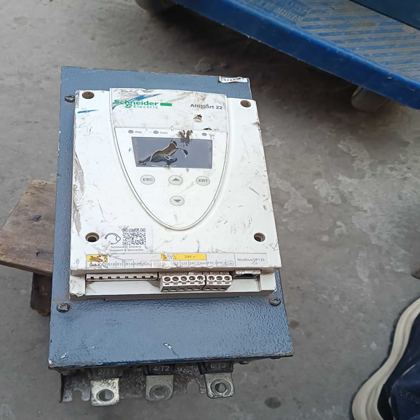 ATS22C14Q   面板破了接线 缐头变形了不介意的去拍；议价