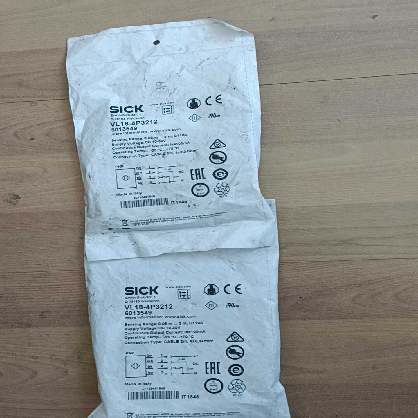 西克SICKVL18-4P3212出售，新的两个，包装旧，--议价商品