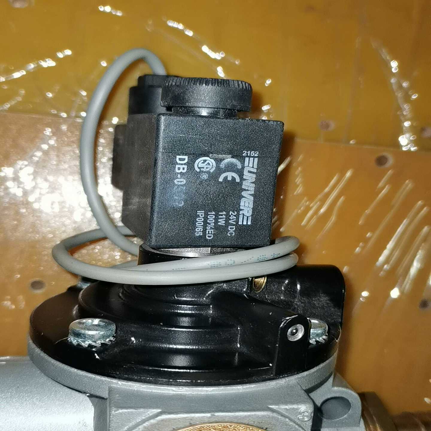 议价IV电磁阀01-2/24cc一个，二