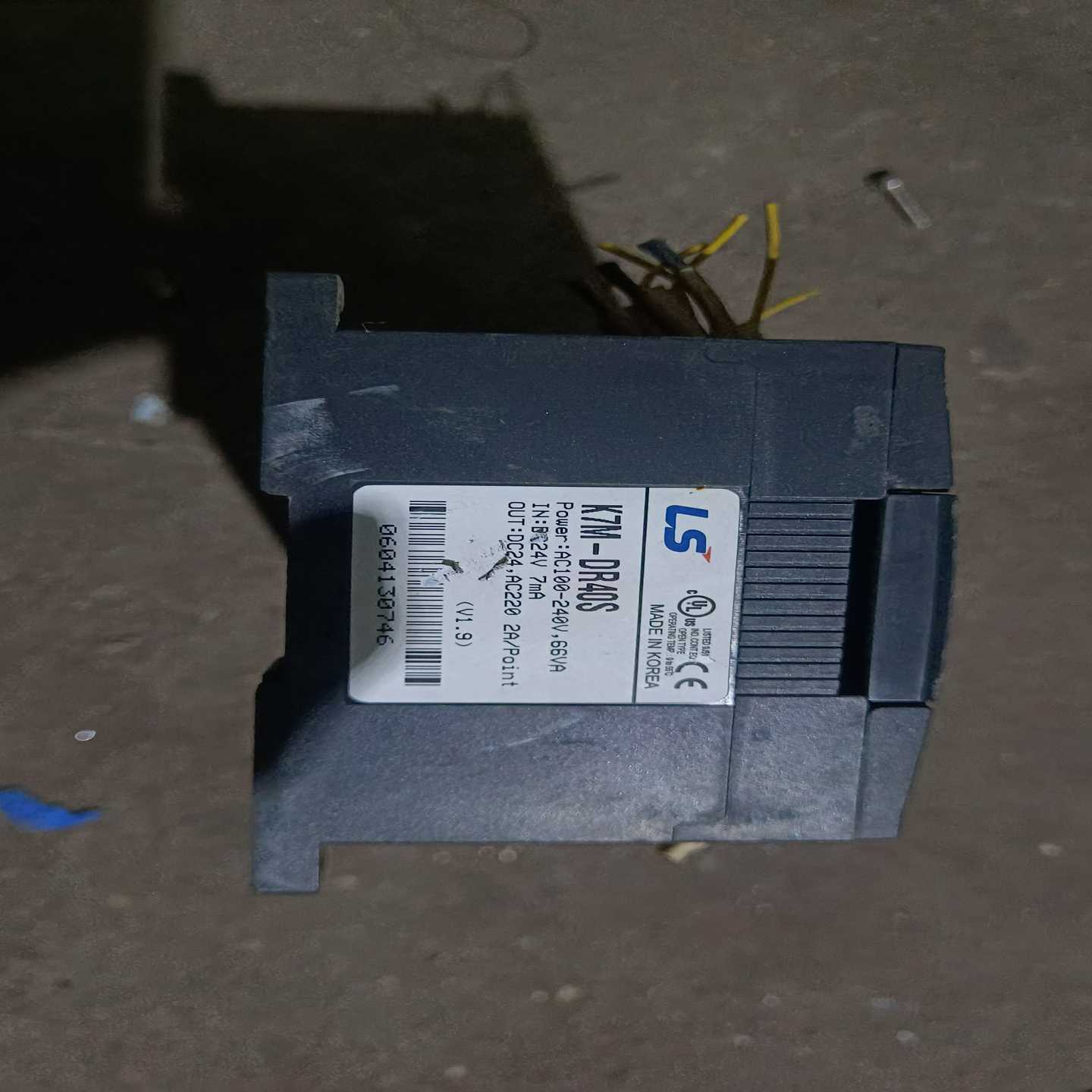 议价韩国LS产电PLC控制器K7M-DR40S，实物如图，轻微使