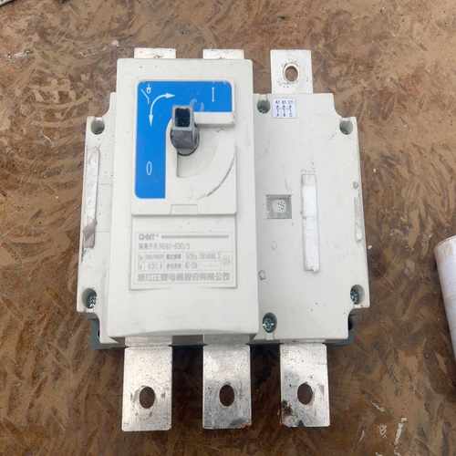 正泰隔离开关NH40-630/3，3P三相，额定电压380/--议价商品