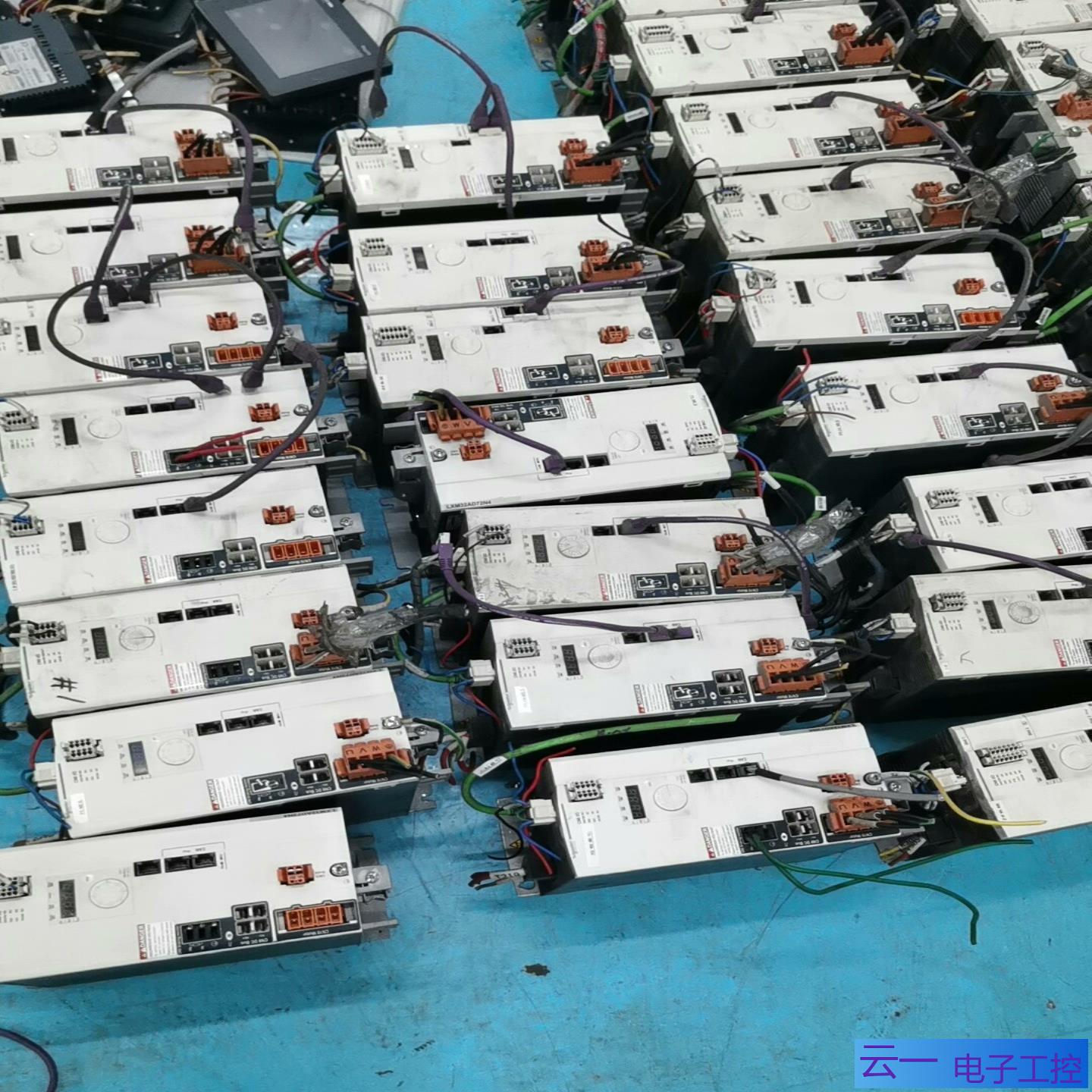 驱动器LXM32MD72N4LXM32AD72N4；议价