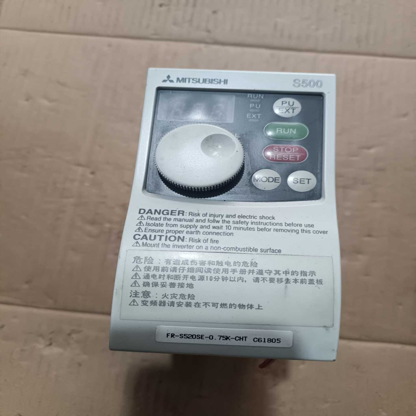 三菱变频器0，75KW刚拆机成色如图完好无损功能包好--议价商品