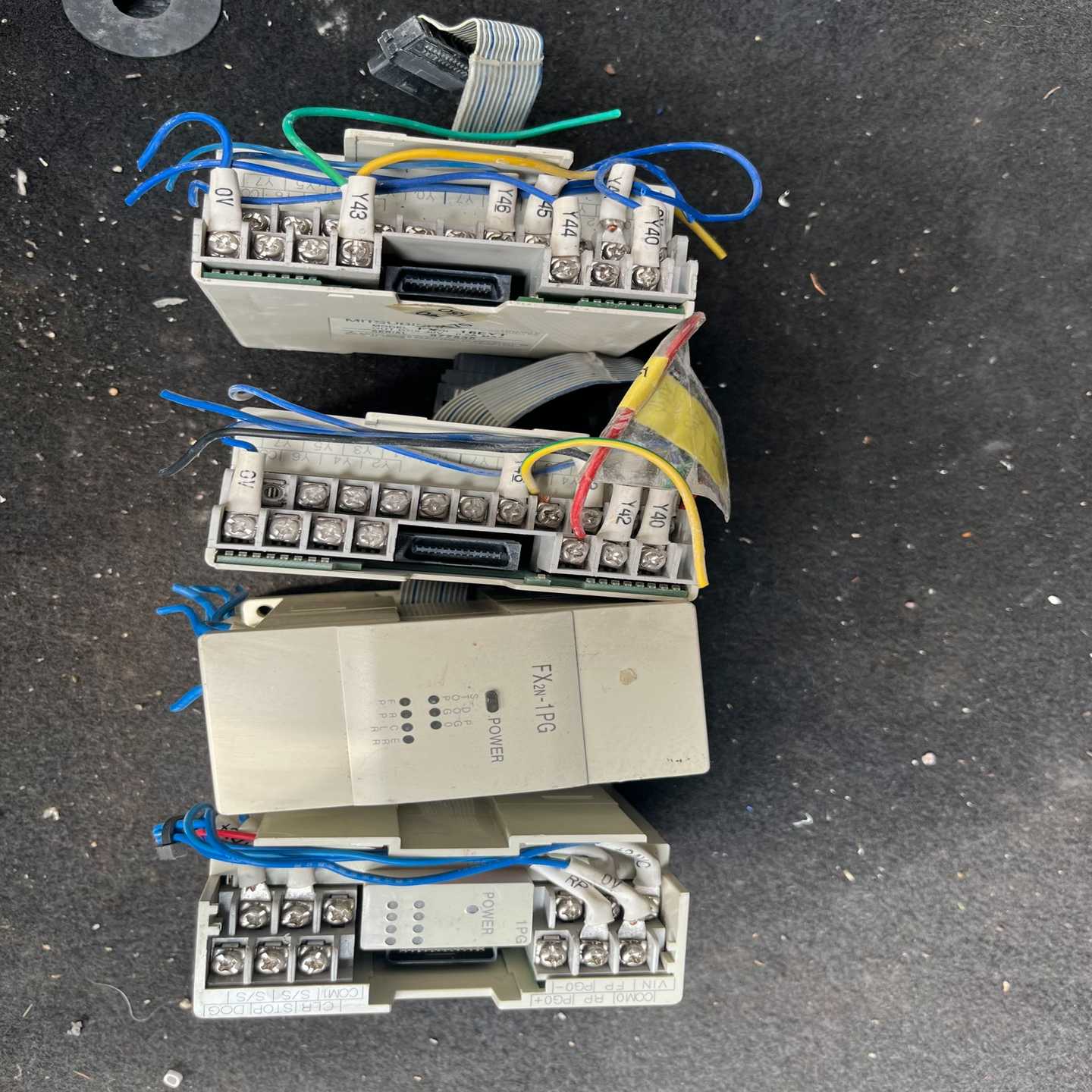 三菱plcfx2n 16eyt两个fx2n 1pg两个，议价