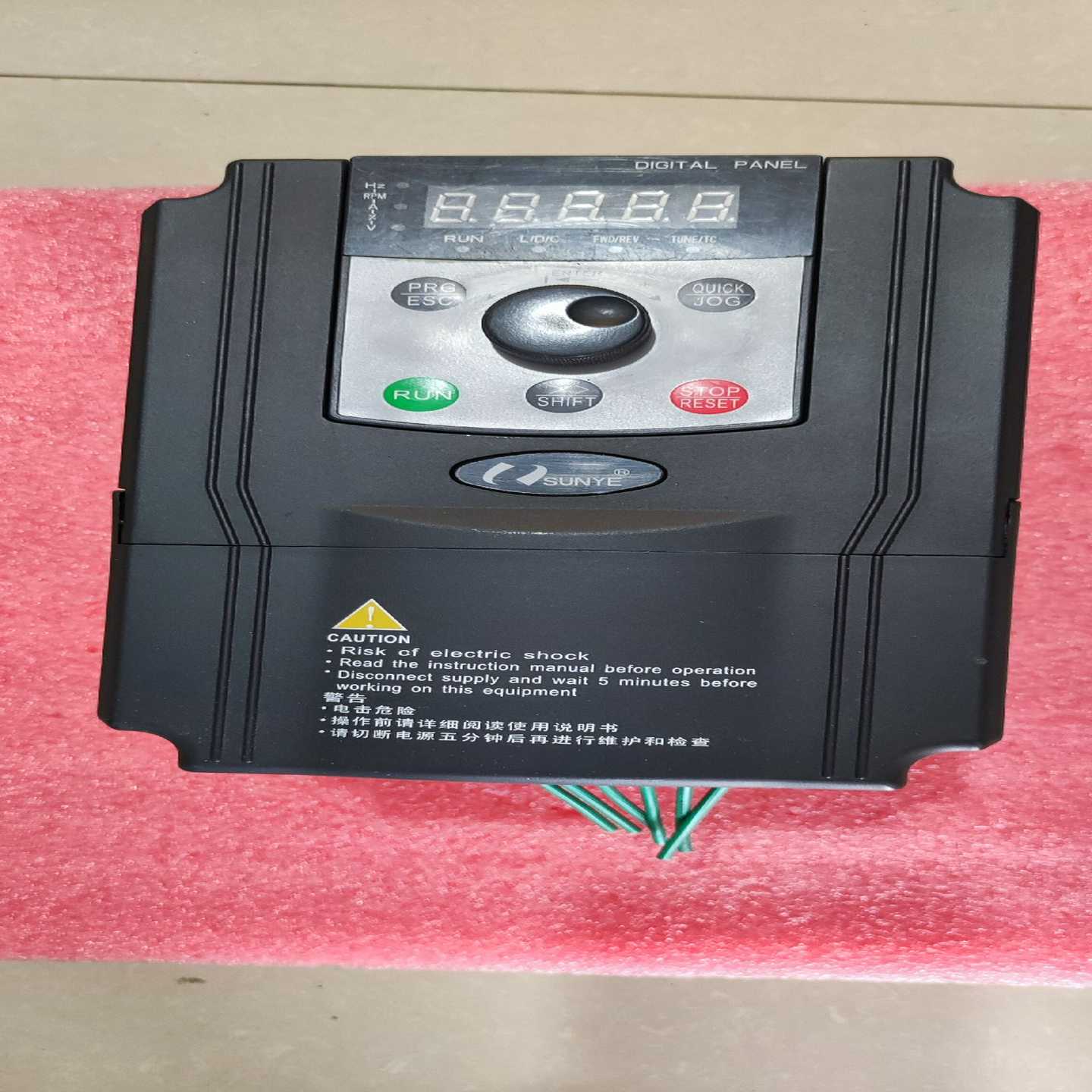 询价日业变频器  CM530-A4T1R5GB/2R2PB~可接维修