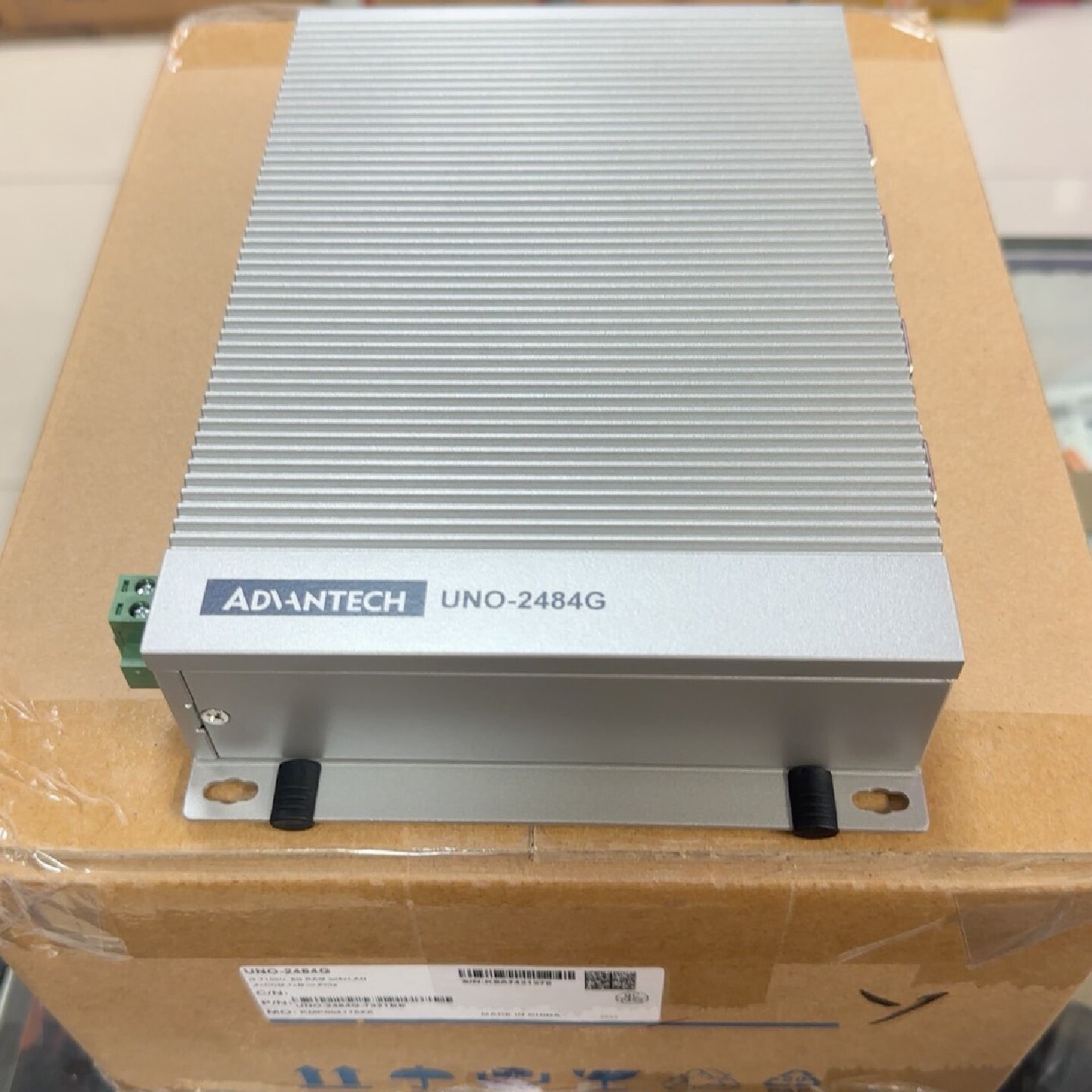 研华UNO-2484G-7331BE工控机，i3-7100U-议价