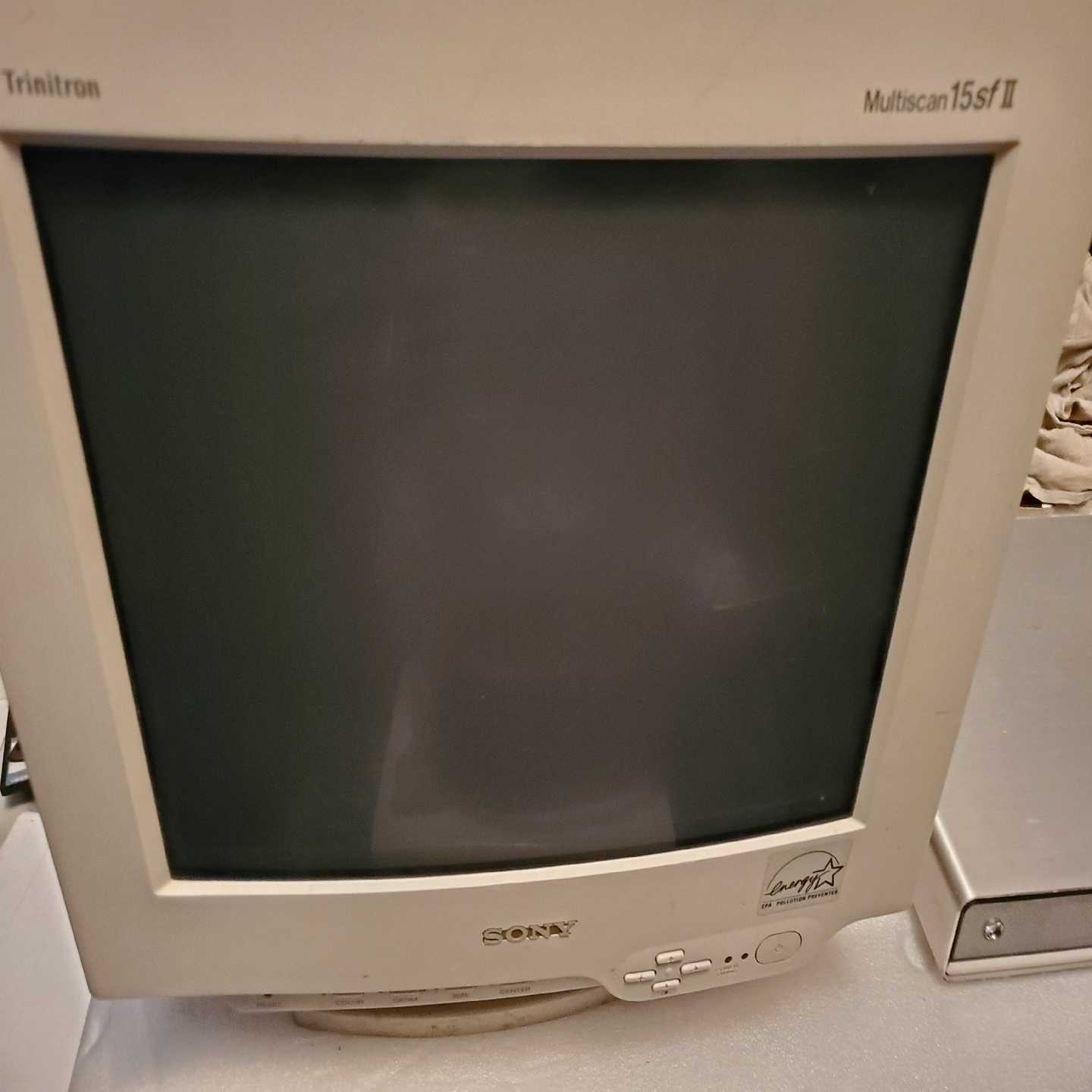 索尼CRT显示器CPD-15SF2--议价商品