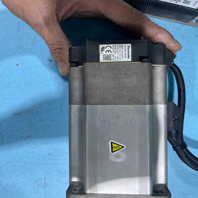 松下伺服电机MHMJ082G1V,成色很新，功能正常，标价就--议价