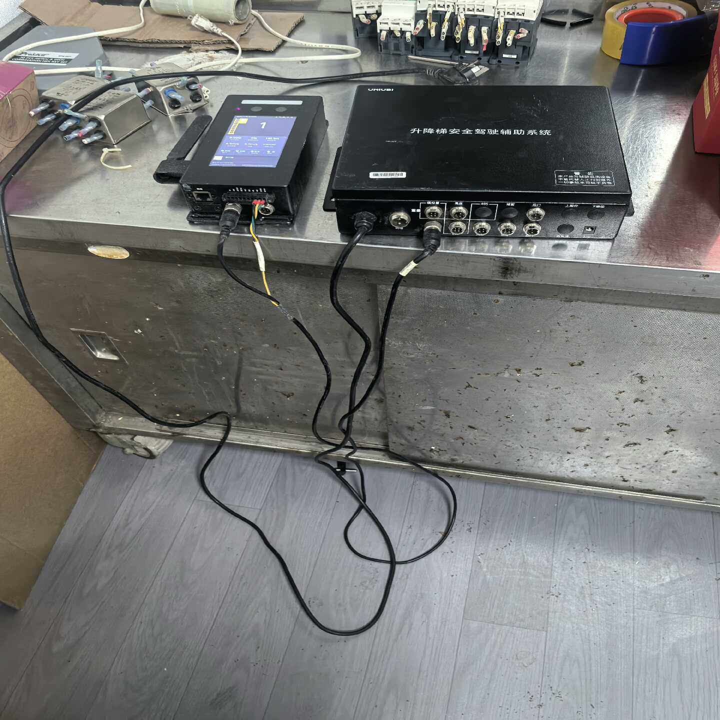 议价升降梯安全驾驶辅助系统主机。s55-1702-CS-G，实物