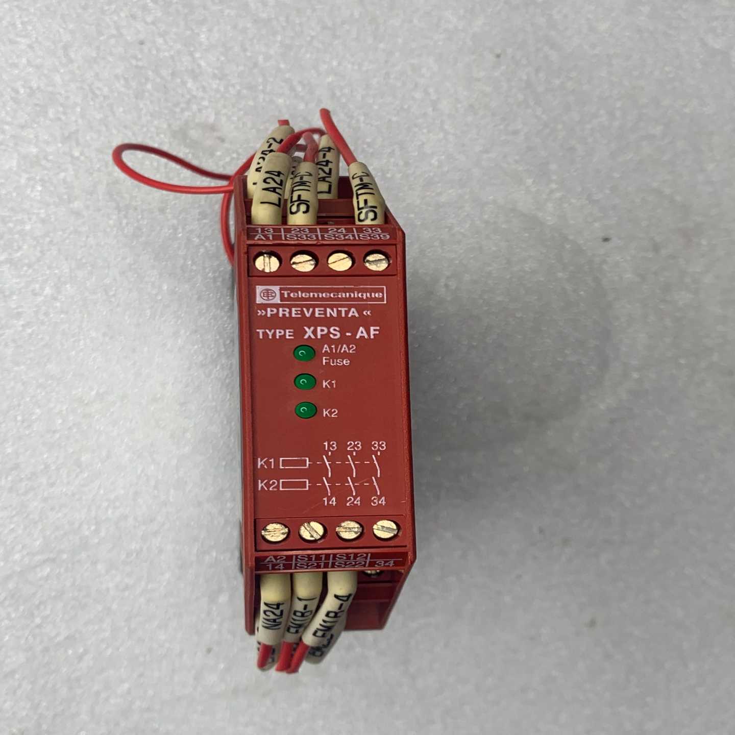 施耐德安全继电器XPSAF5130，原装正品，拆机件。成色如--议价商