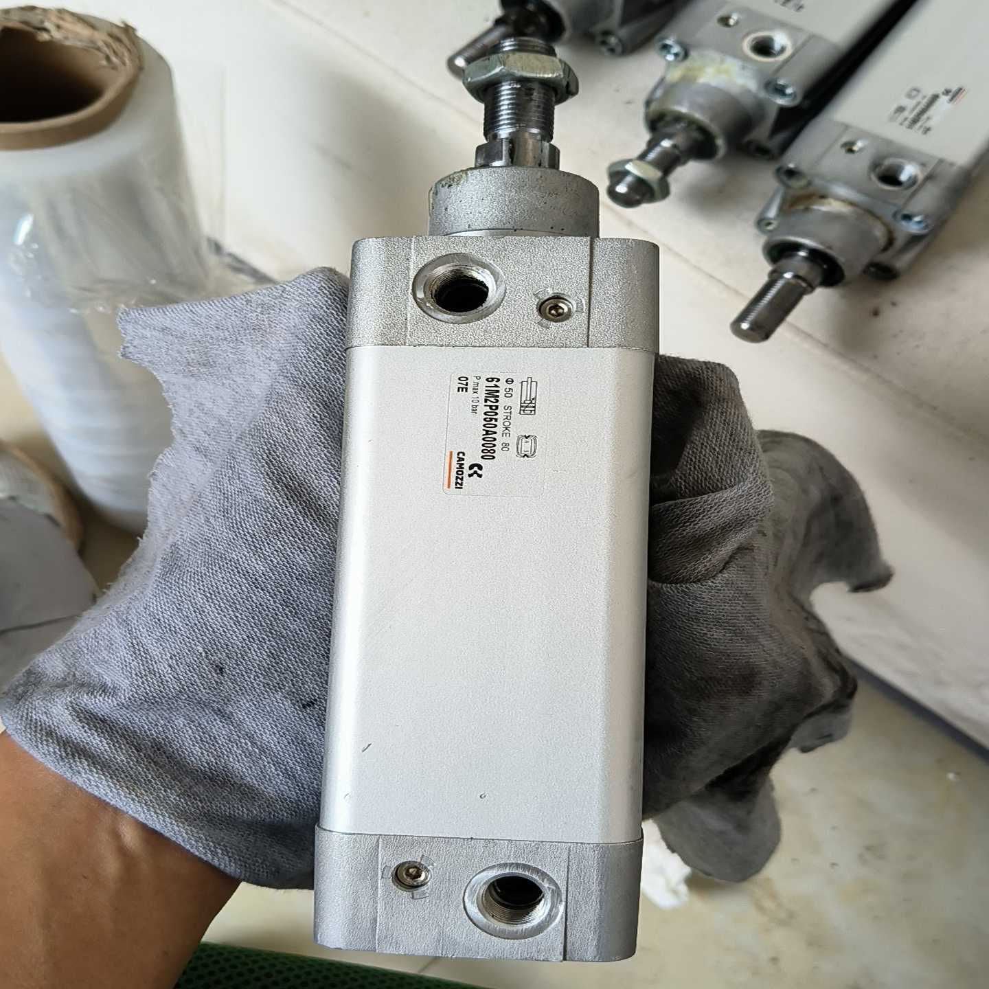 康茂盛CAMOZZI气缸61M2P032A/00800--议价商品