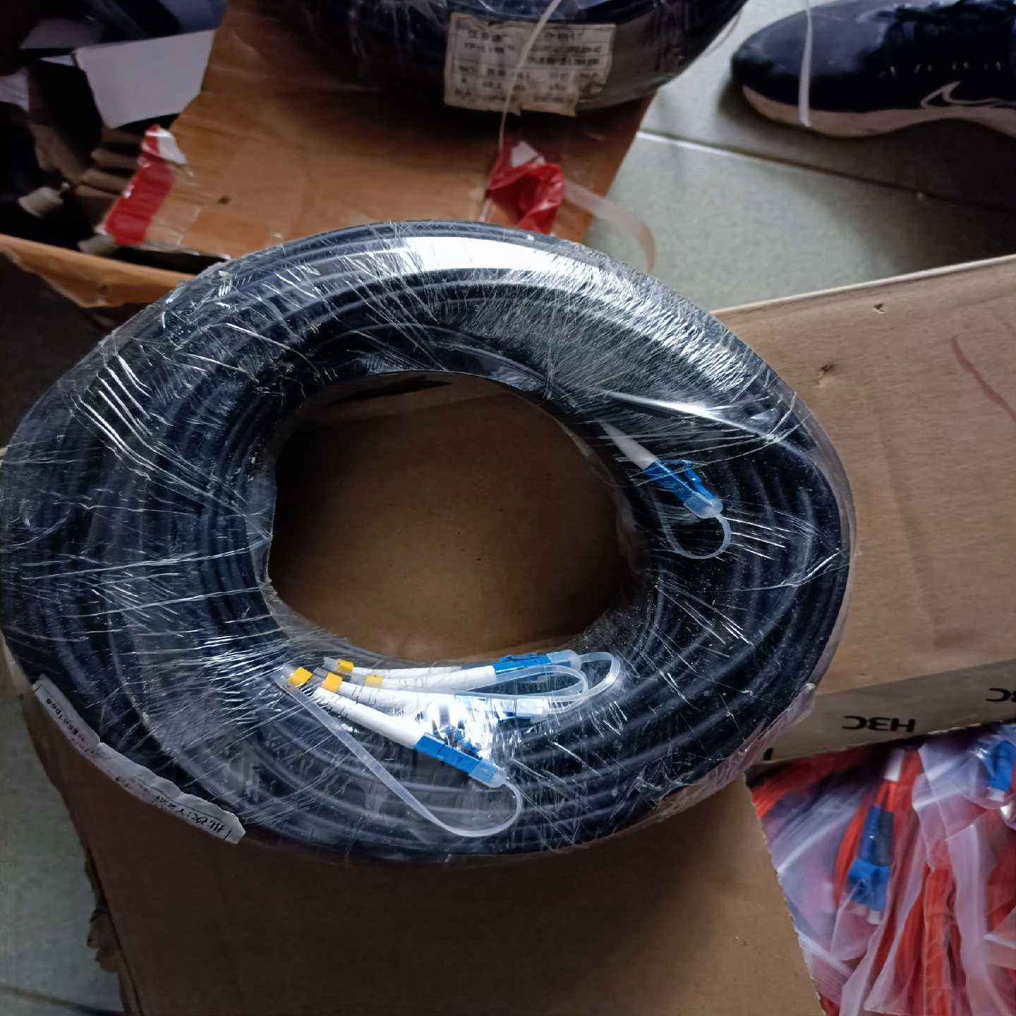 LC-LC-SM-4C。4芯光纤。铠装，50米。优普连。库存询价