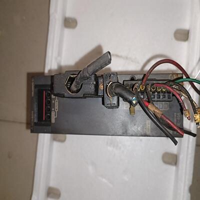 三菱MR-JE-40A(400w)驱动器，成色如图不靓，有三~询价