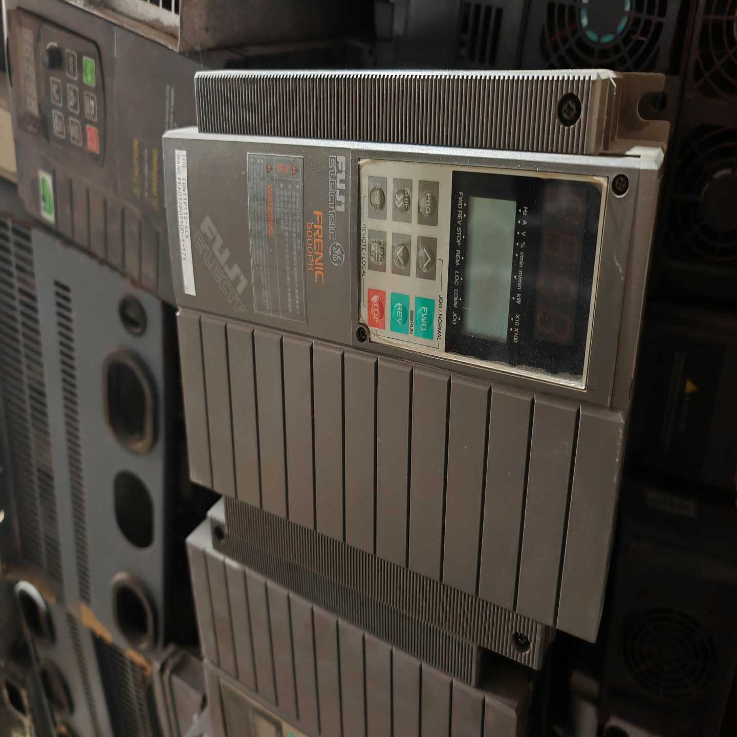 富士5000P11变频器。型号：FRN11P11S-4CX，--议价商品