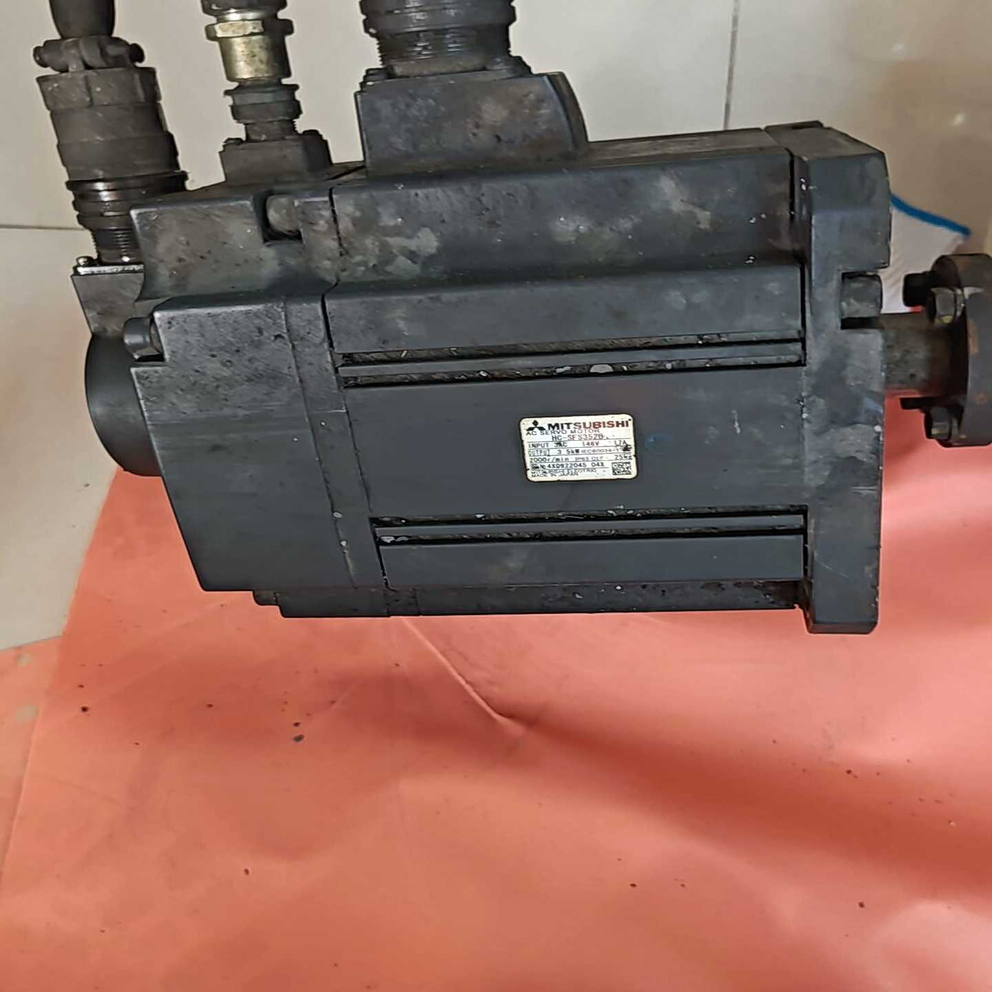 议价三菱HC-SFS352B伺服电机，3.5KW带刹车，拆机实物