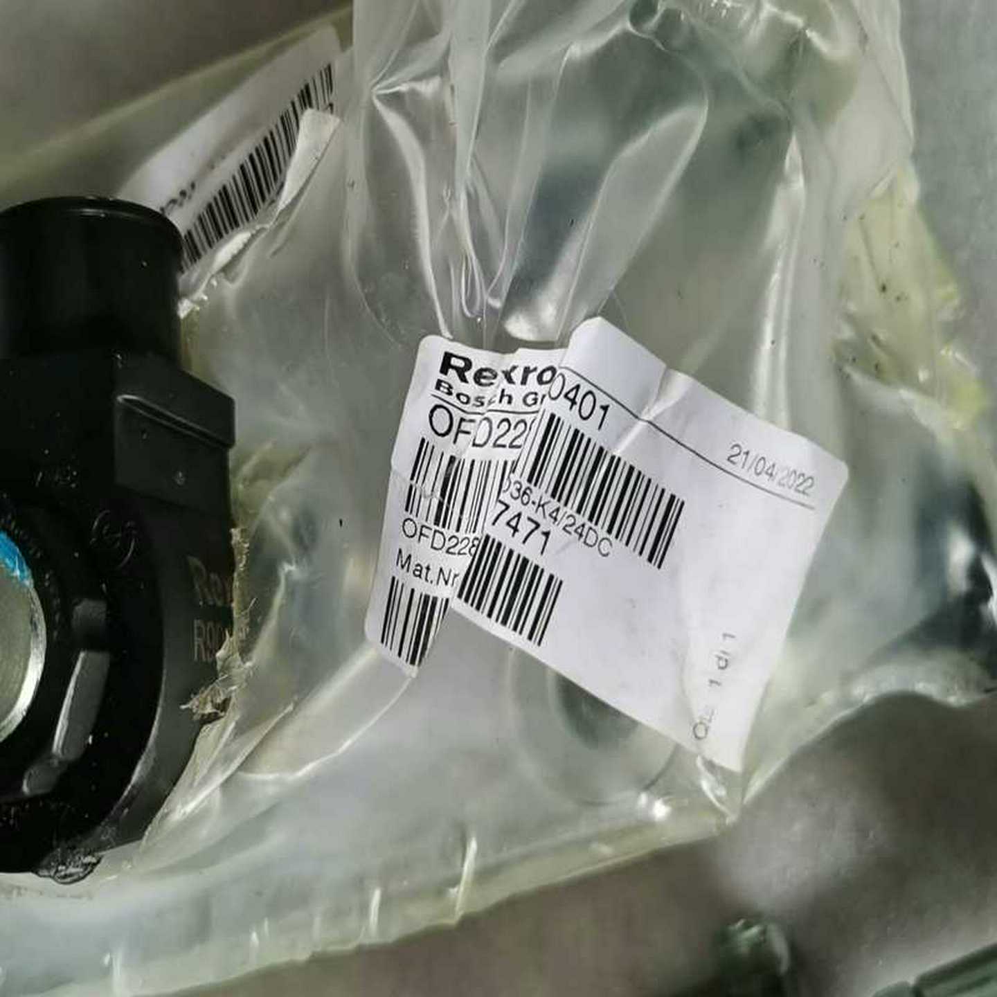 安川CIMR-G7A27P5 7.5KW 220V的G7变频【侨报商行】