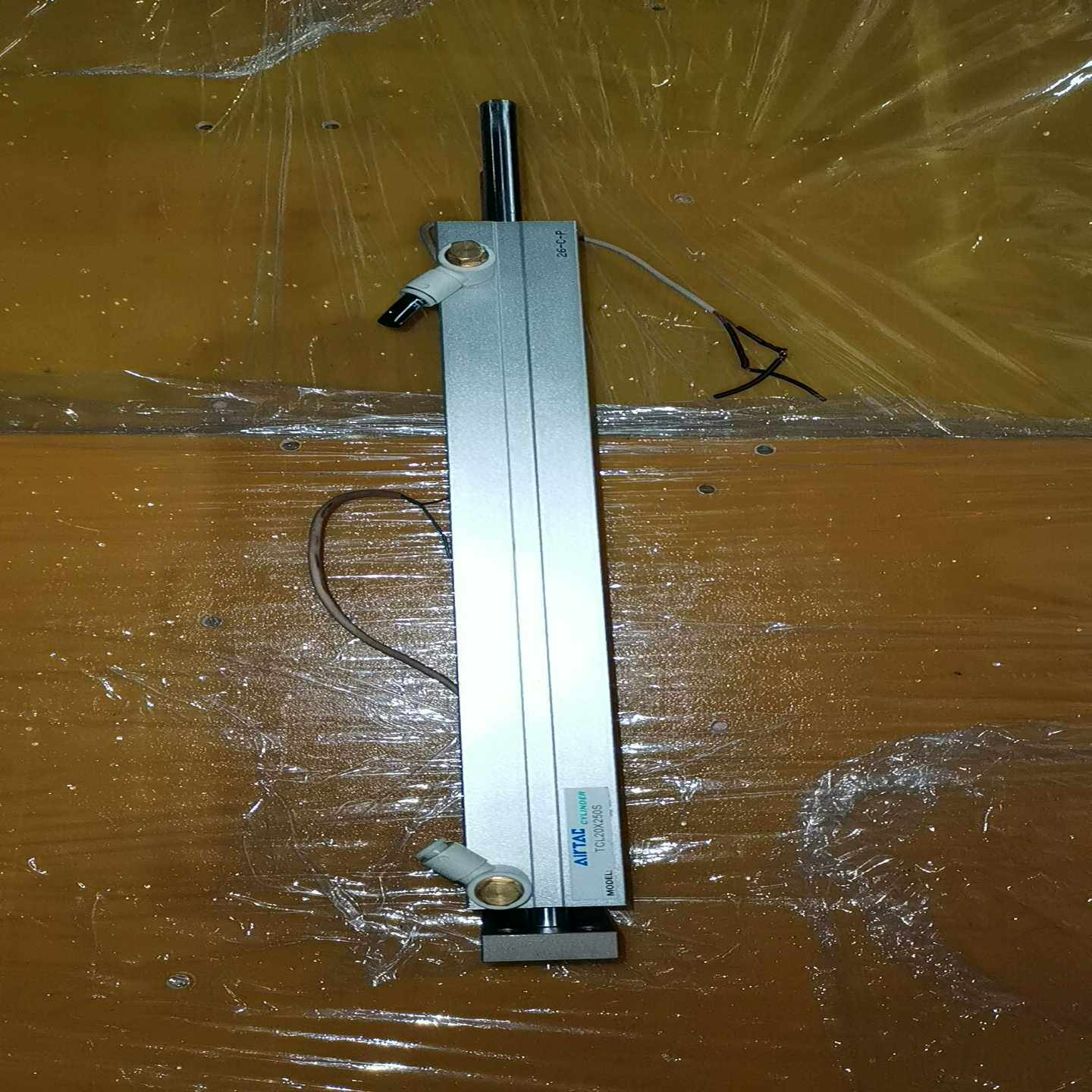 议价亚德克TCL20X250三杆气缸一条，拆机货，功能正常，