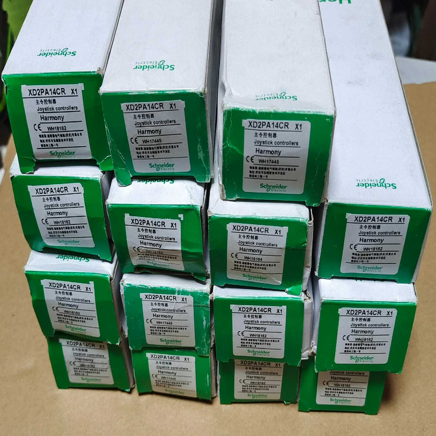 询价施耐德主令控制器XD2PA14CR，全新正品，四向锁一，XD