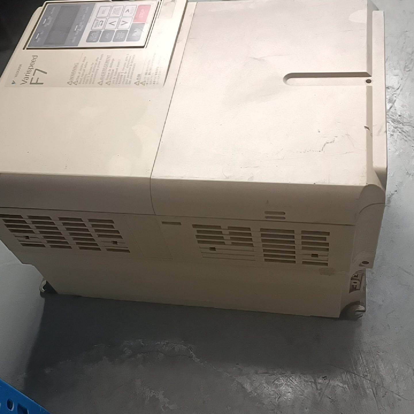 安川CIMR-F7A4018变频器 实物图拍摄 功能包好 成--议价商品
