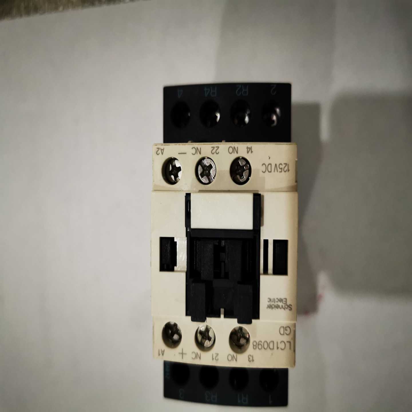 询价~Lc1d098gd 125V接触器，无外包装