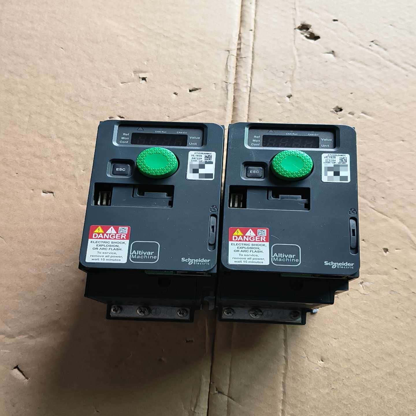 施耐德变频器0.4KW220VATV320U04M2C--议价商品