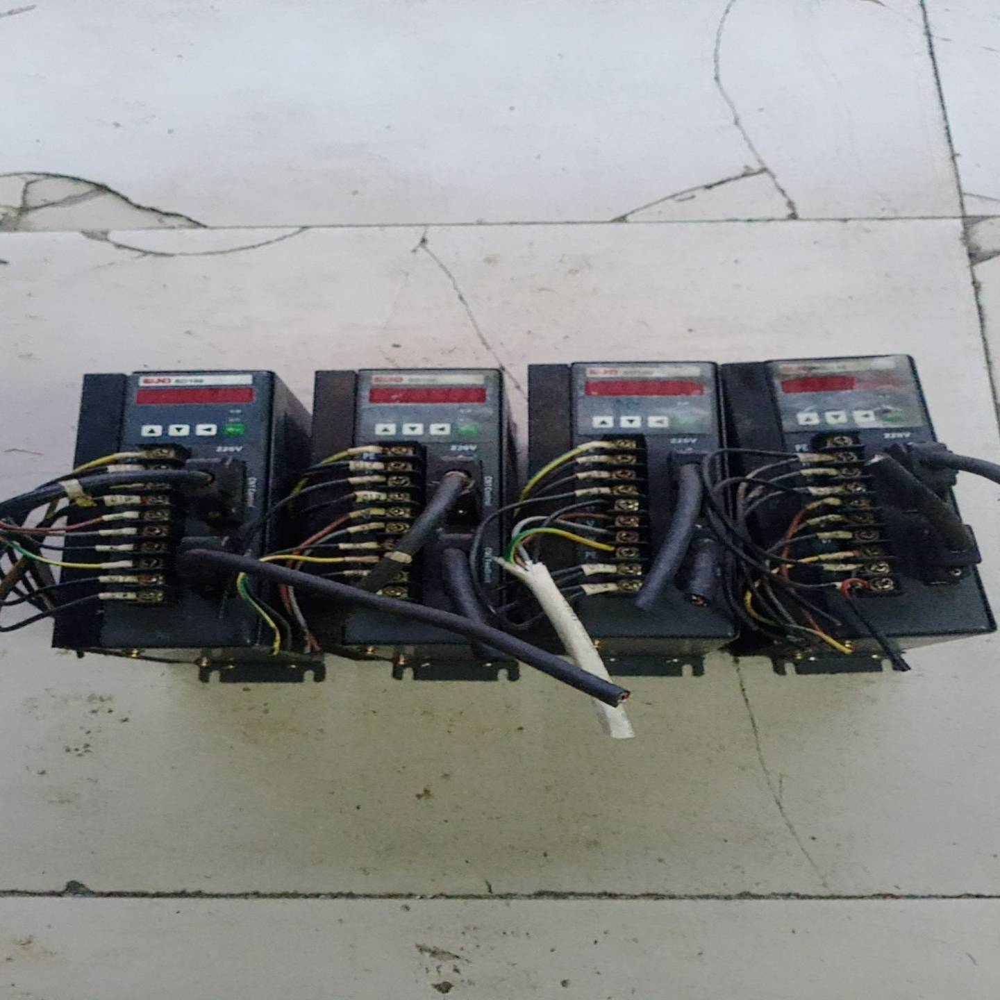 凯恩帝伺服驱动器SD100/SD100B三台，成色有明显使用询价