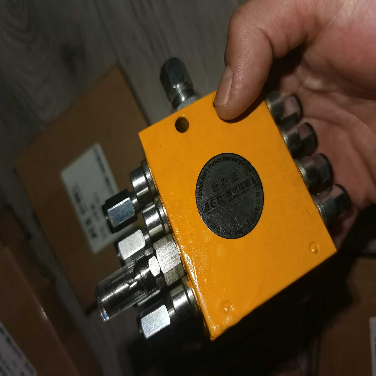 埃可瑞磁感应主机厂专用润滑分配器，湿喷机，泵车专用。--议价