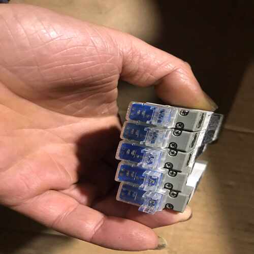 询价~VQZ1250B-5LB1电磁阀，的，，成色如图，有