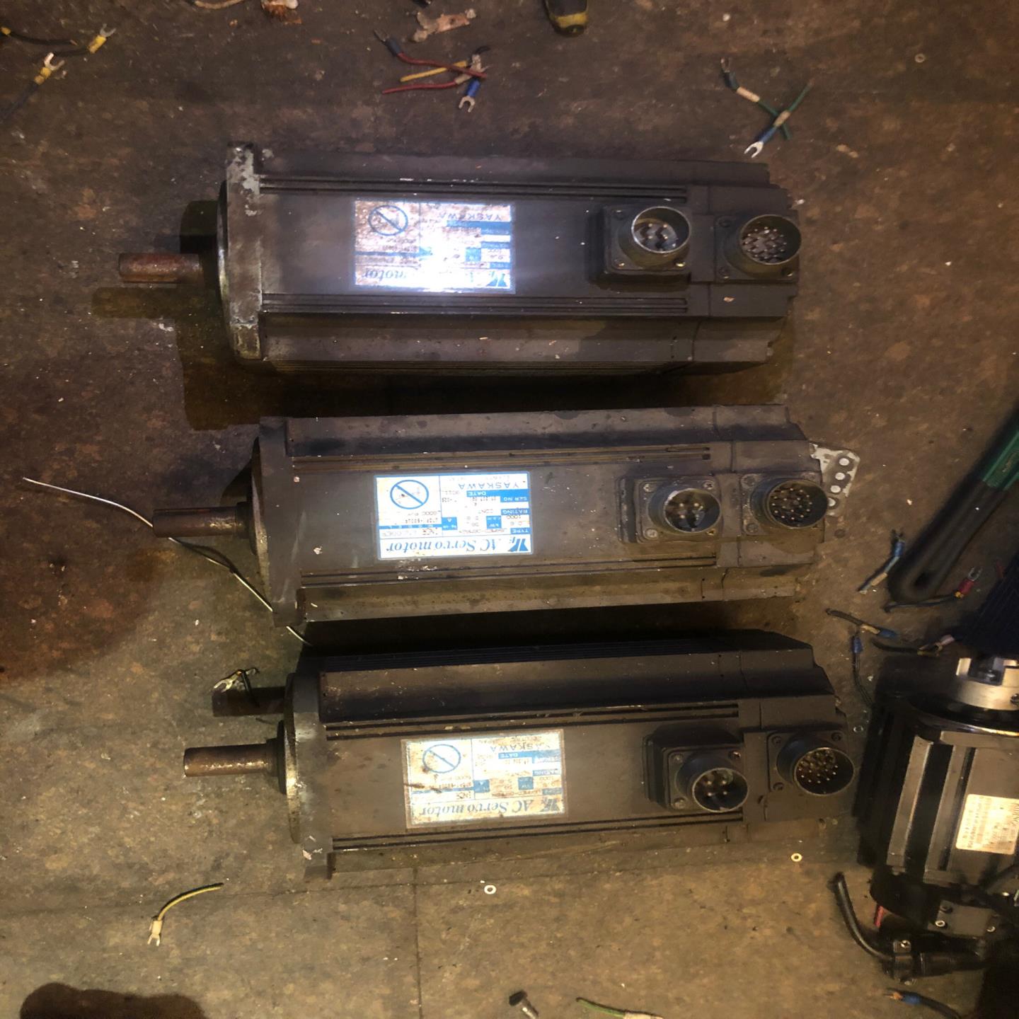 安川伺服电机USAMED-06MA2X，功能正常，运费倒付。（佳毅工