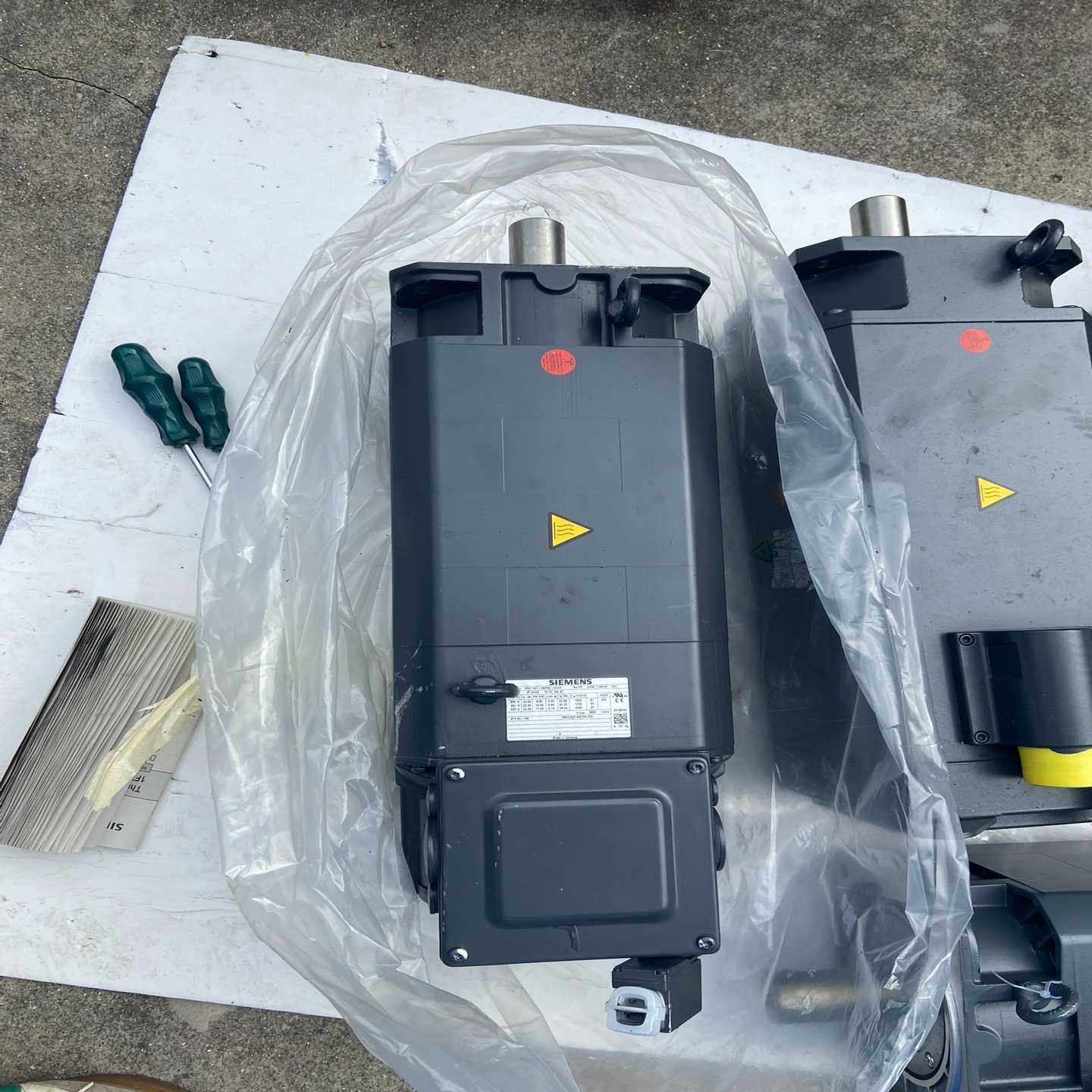 西门子伺服电机1PH7107-2QF02-0CJ3、全新未使--议价商品