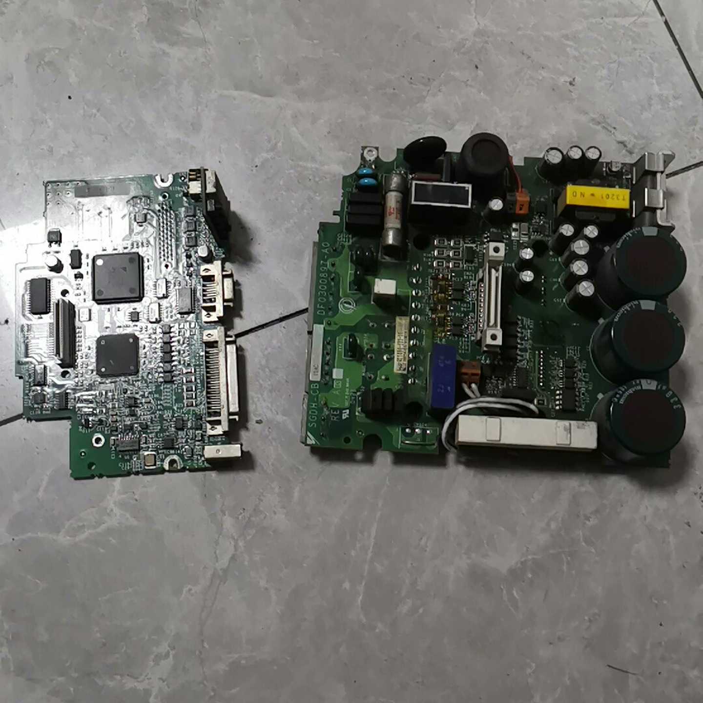 议价安川变频器M-10d线路板一套。成色不错（如图）质适用