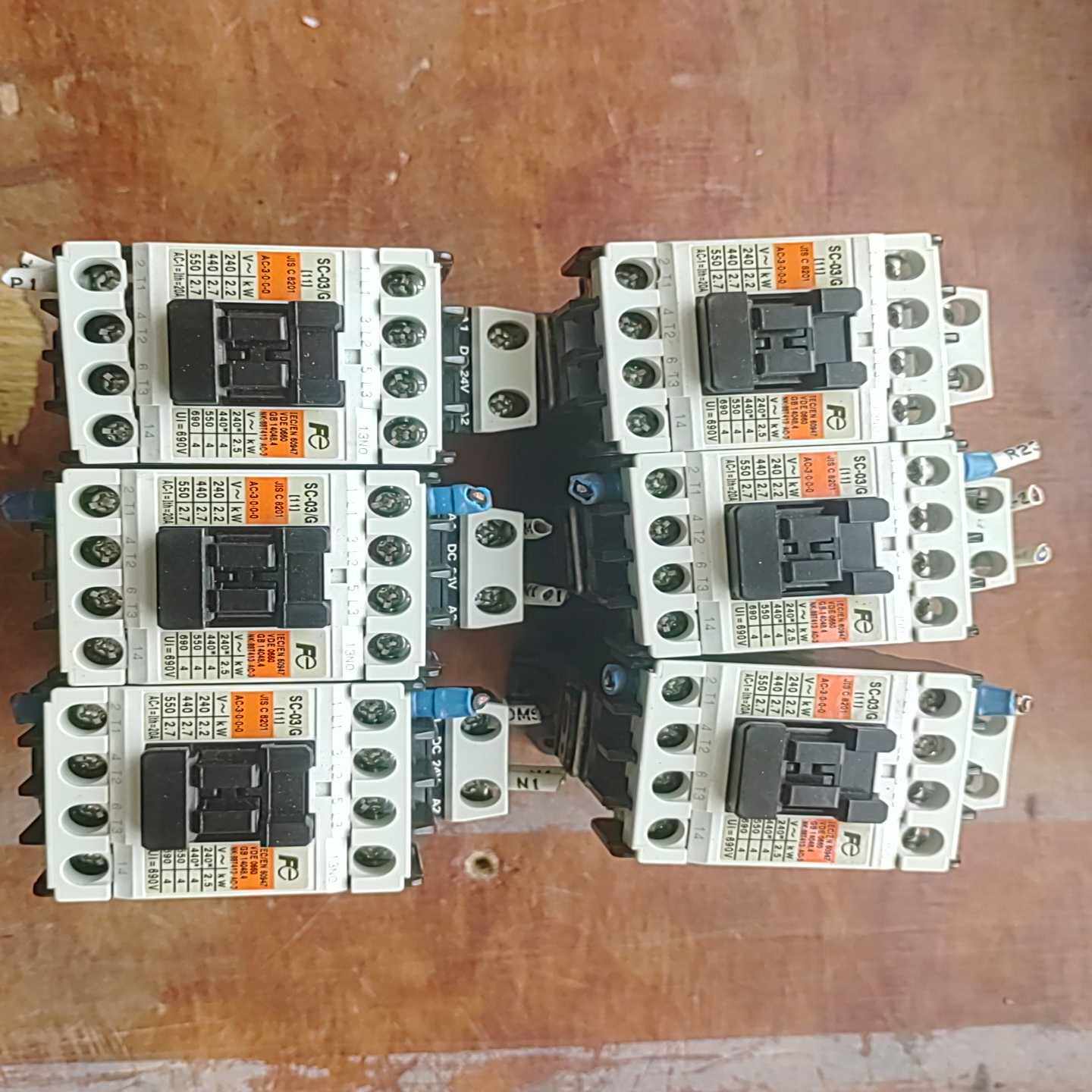 询价进口接触器。原装日本富士牌，SC一03／G（11），线圈电压