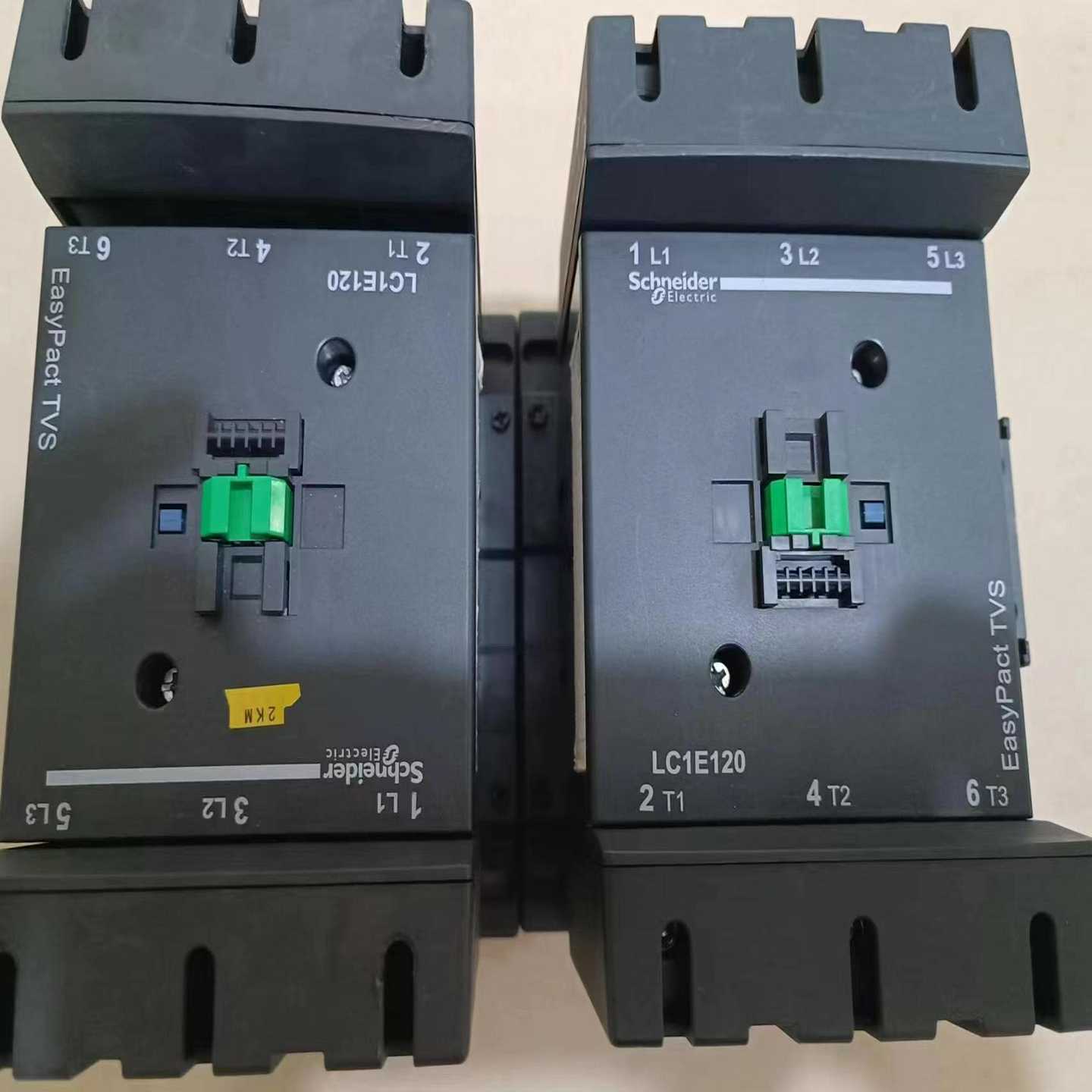 交流接触LC1E120 两只 线圈电压220V,成色九~询价