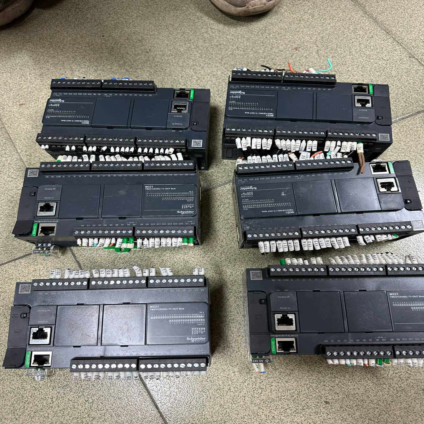 施耐德PLC-TM221CE40U实图拍照，成色九五新，拆机--议价商品