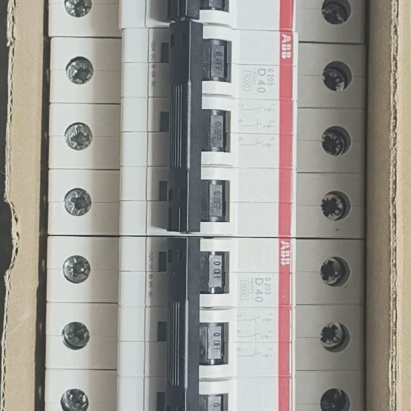 寻IABB断路器S203D40