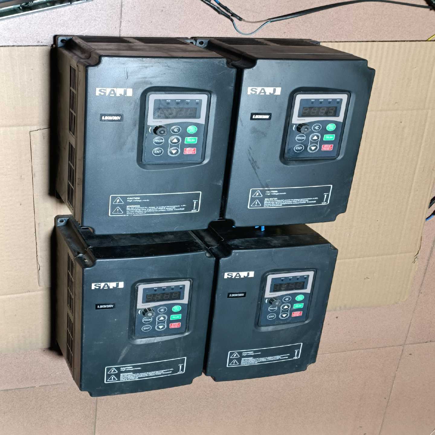 三晶变频器8000B-4T5R5GB/7R5PB5.5KW--议价商品