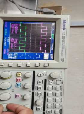 研究所刚刚下来的一台TDS2014B，成色相当好，开机次数少--议价商