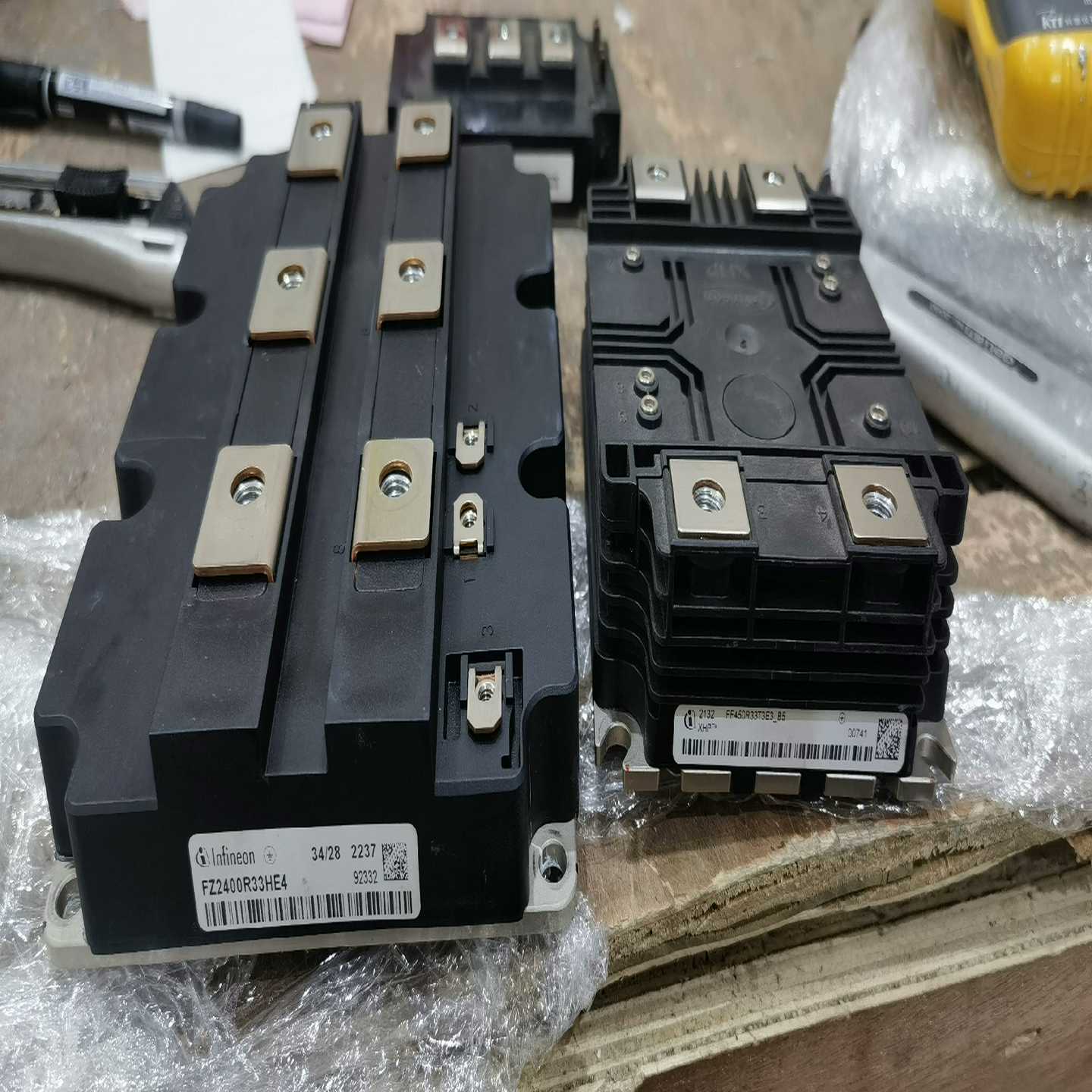FZ2400R33HE4   FF450R33T3E3-B5