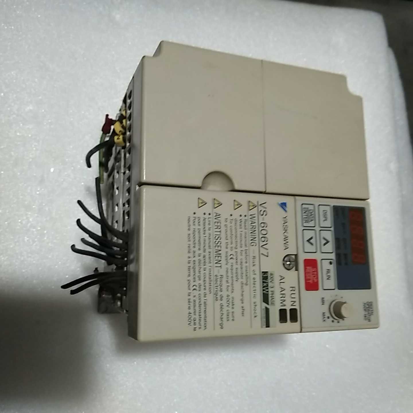 (询价)安川变频器 ClMR-V7AT43P7 件成色非常漂亮