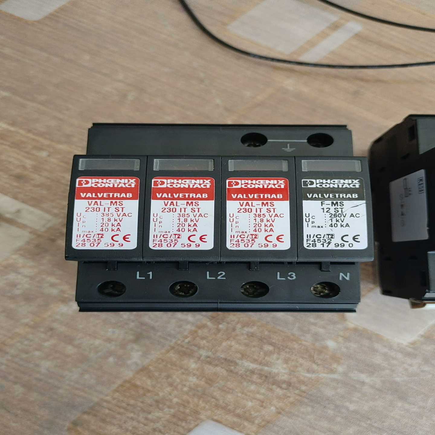 避雷器2856760  vAL一MS/3十1~询价