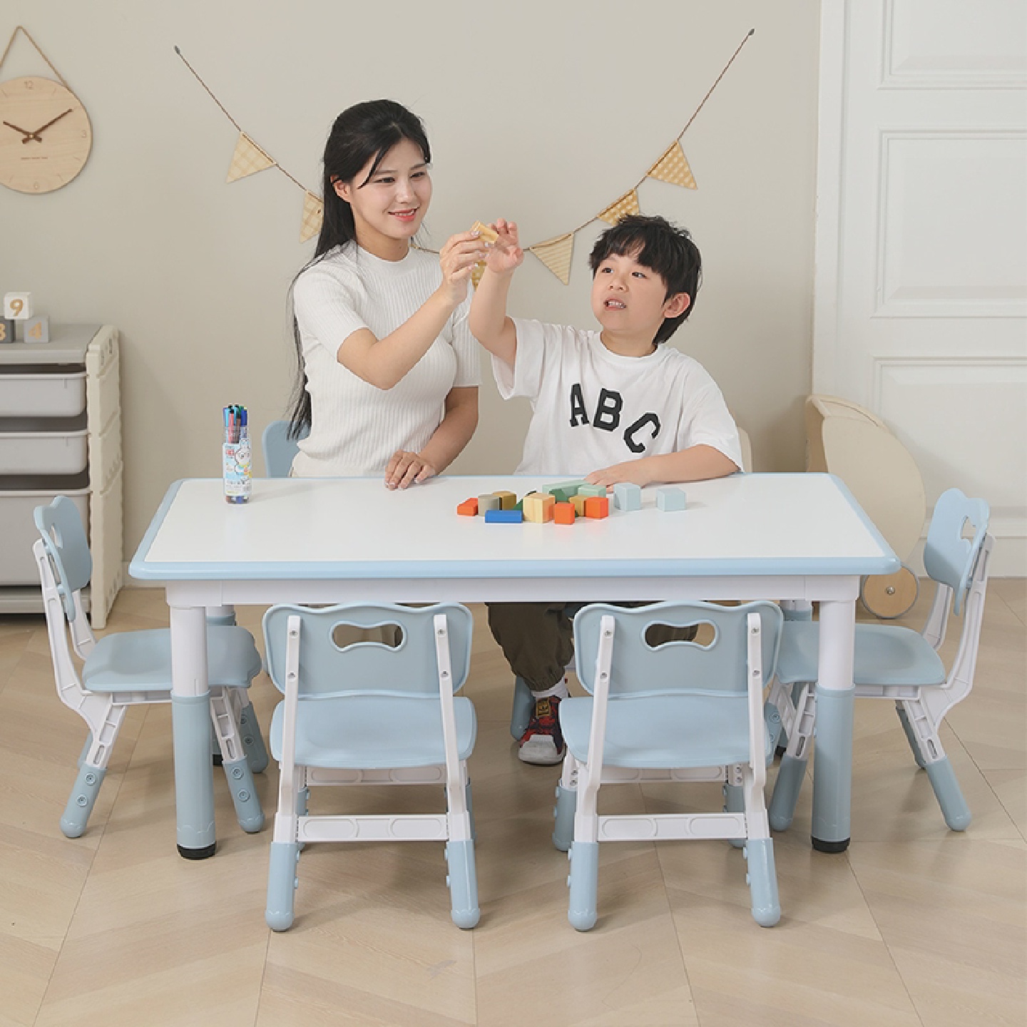儿童桌椅套装家用幼儿园宝宝画画画画玩具早教学习桌子塑料可升降