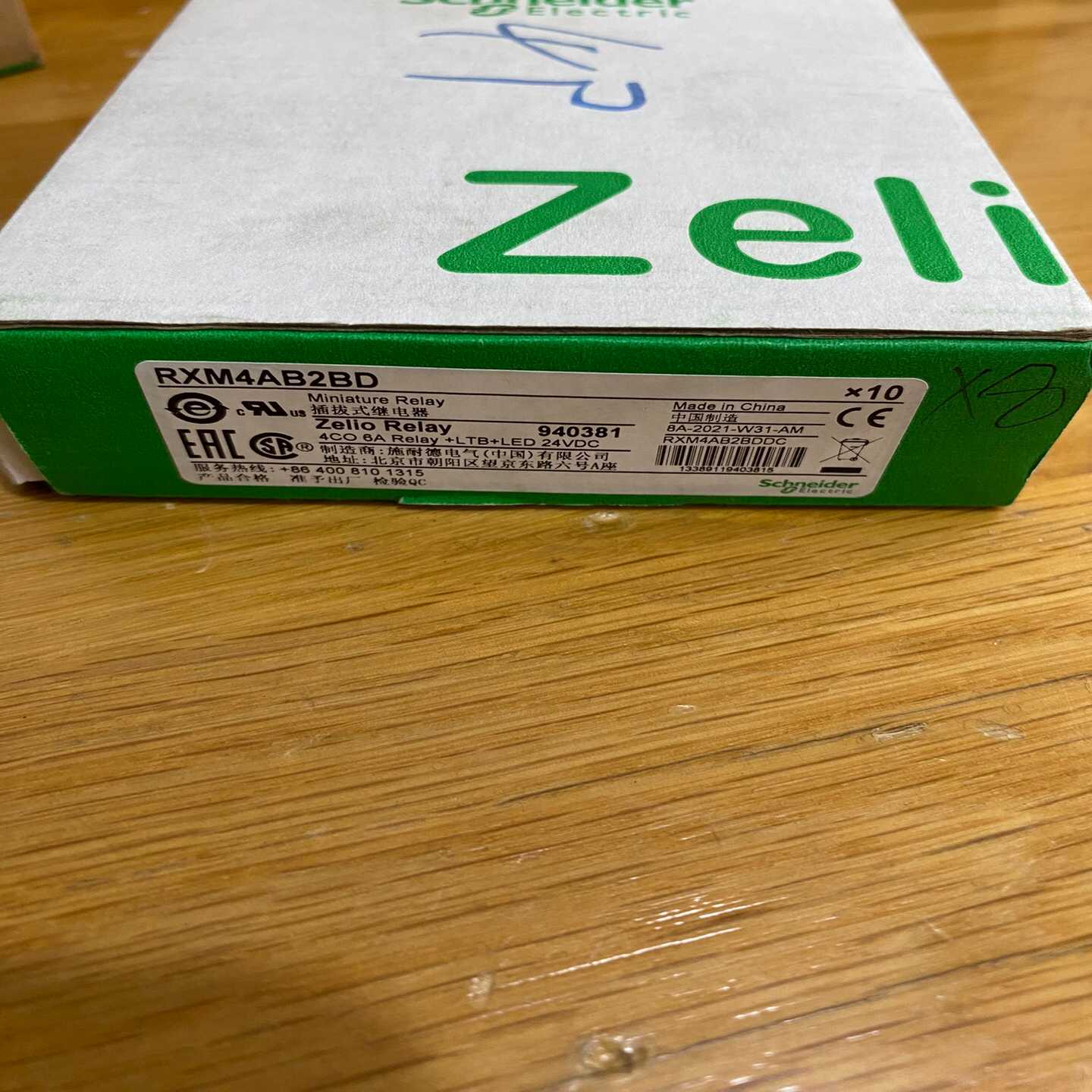 施耐德继电器，型号RXM4AB2BD，全新原装，实物图拍摄，